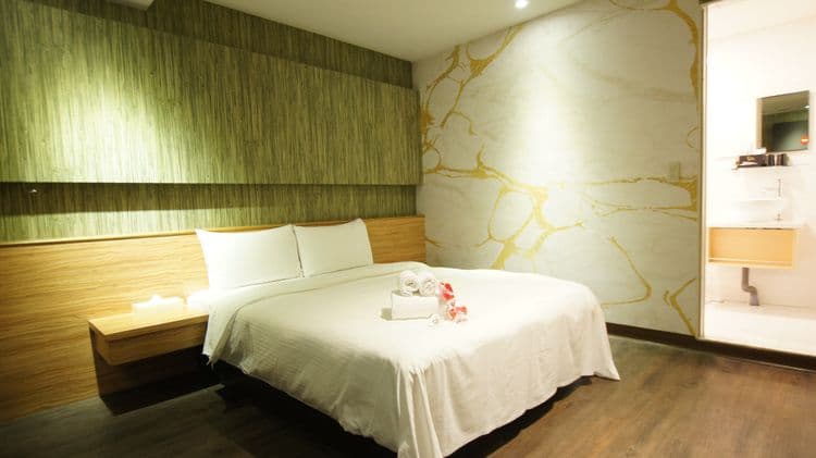 Colors Infinity Inn-11