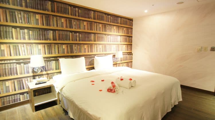 Colors Infinity Inn-12