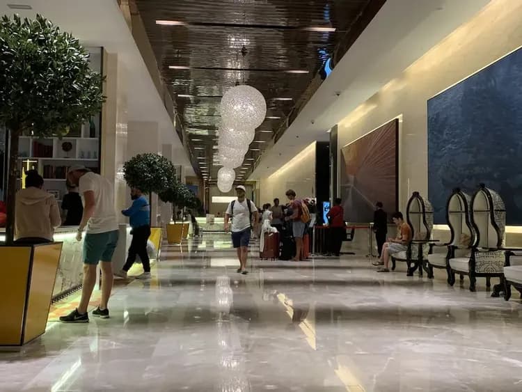 Lobby lounge