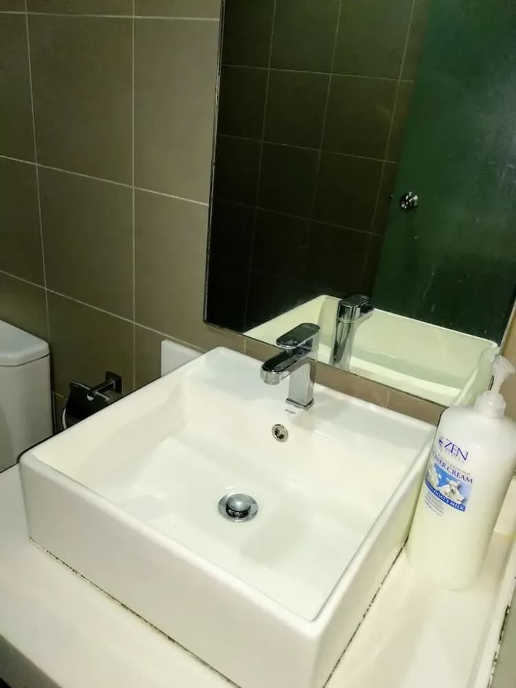 Bathroom sink
