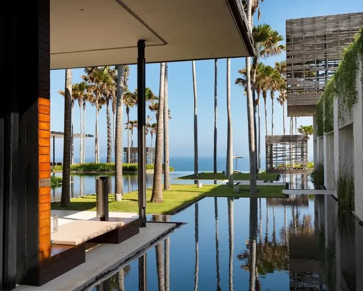 Check-in/check-out kiosk