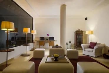 Lobby lounge