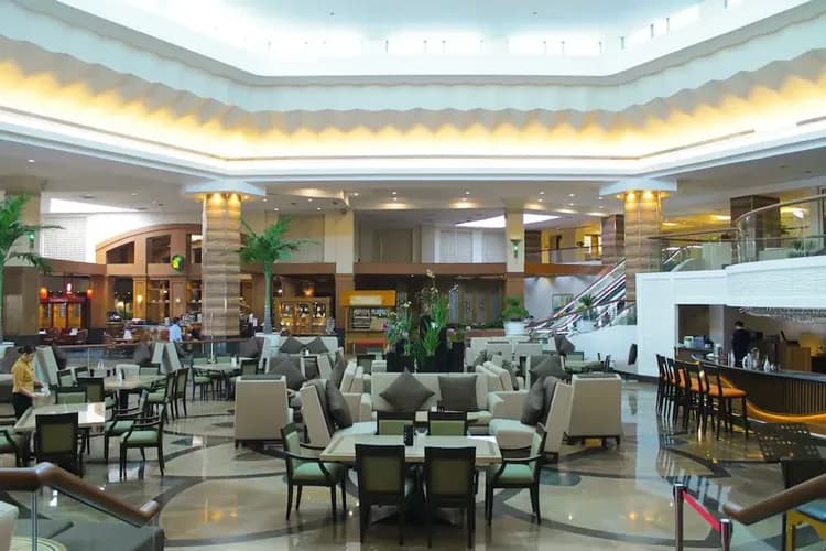 Lobby lounge