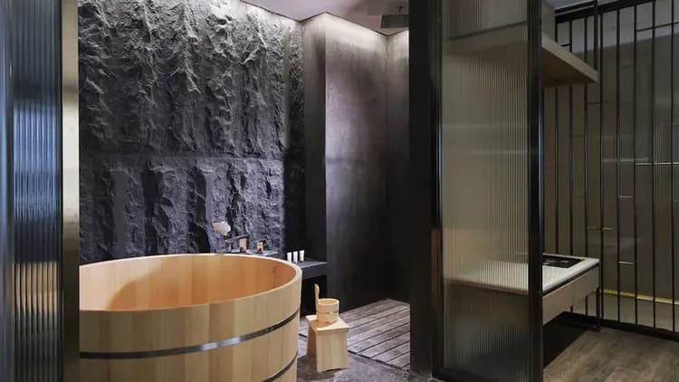 Deep soaking bathtub