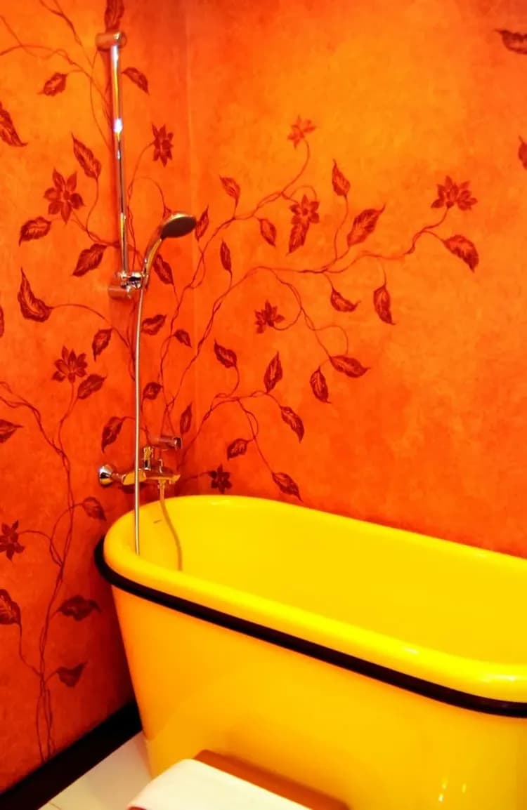 Deep soaking bathtub