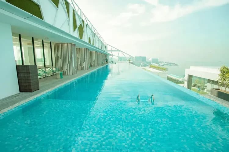 Infinity pool
