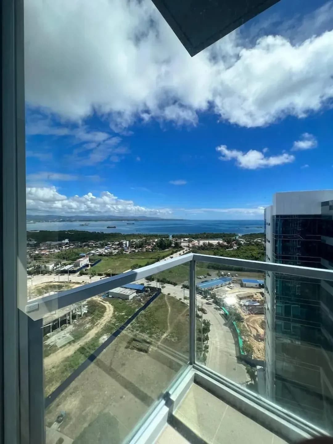 セブ-コンド アパートメント イン マクタン ニュータウン