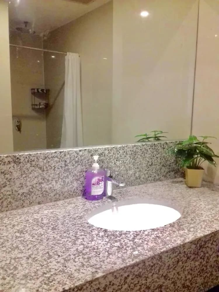 Bathroom sink