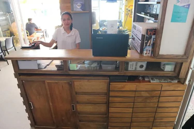 Check-in/check-out kiosk