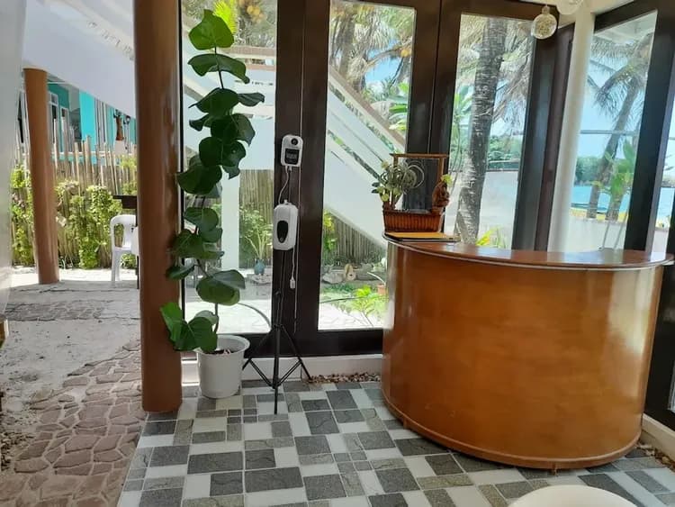 Check-in/check-out kiosk