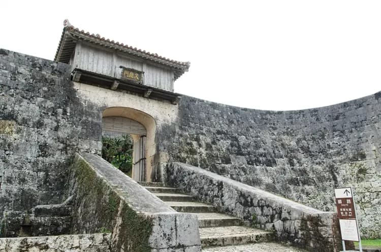 【沖繩旅遊4日】療癒系玩法～古宇利跨海大橋、展望塔、悠閒國際通、海博館、SPA水療、保住東方水療渡假飯店一晚