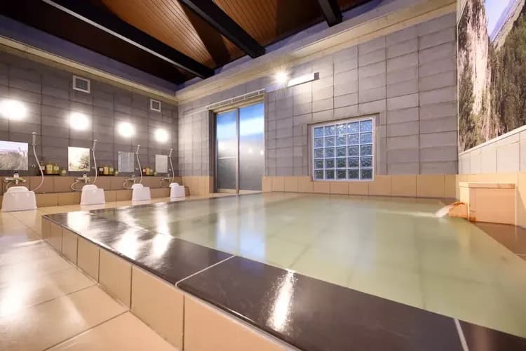 Indoor spa tub