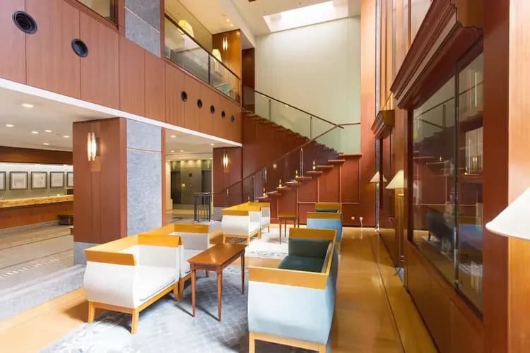 Lobby lounge
