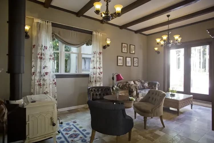 Lobby lounge