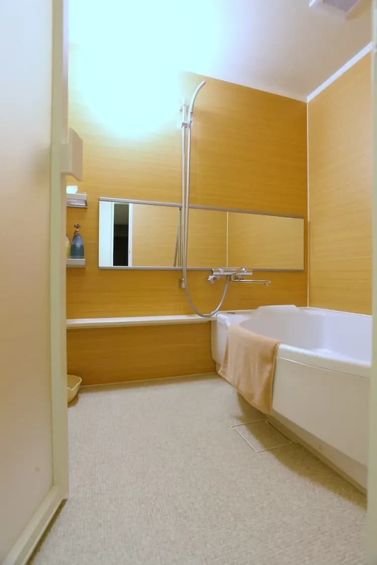 Deep soaking bathtub