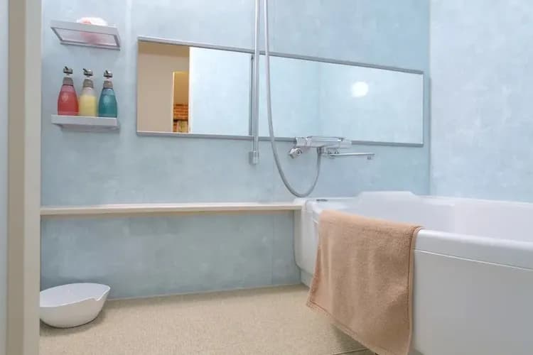 Deep soaking bathtub