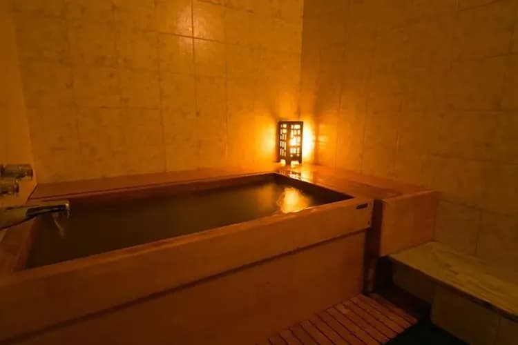 Deep soaking bathtub