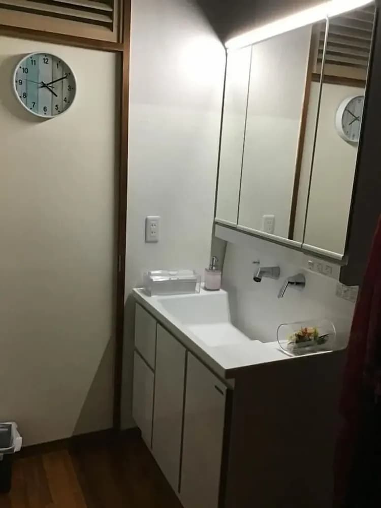 Bathroom sink