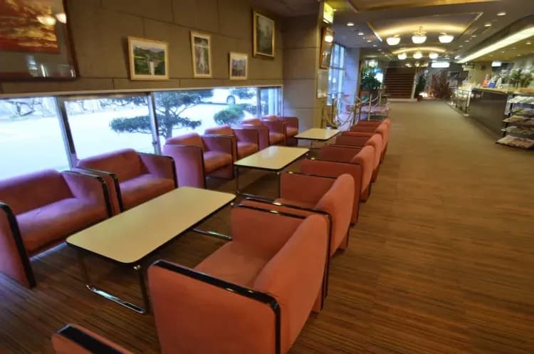 Lobby lounge