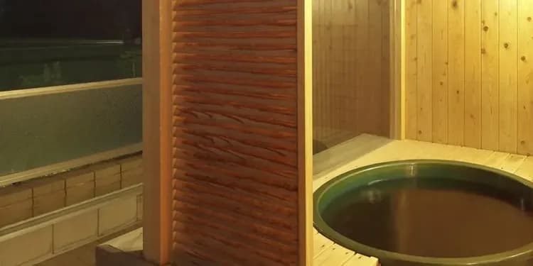 Deep soaking bathtub