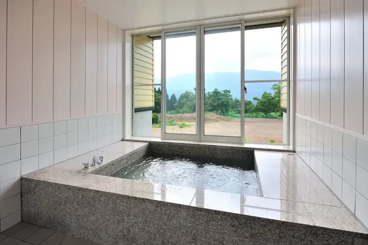 Indoor spa tub