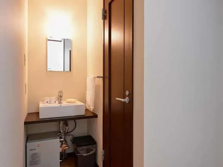 Bathroom sink