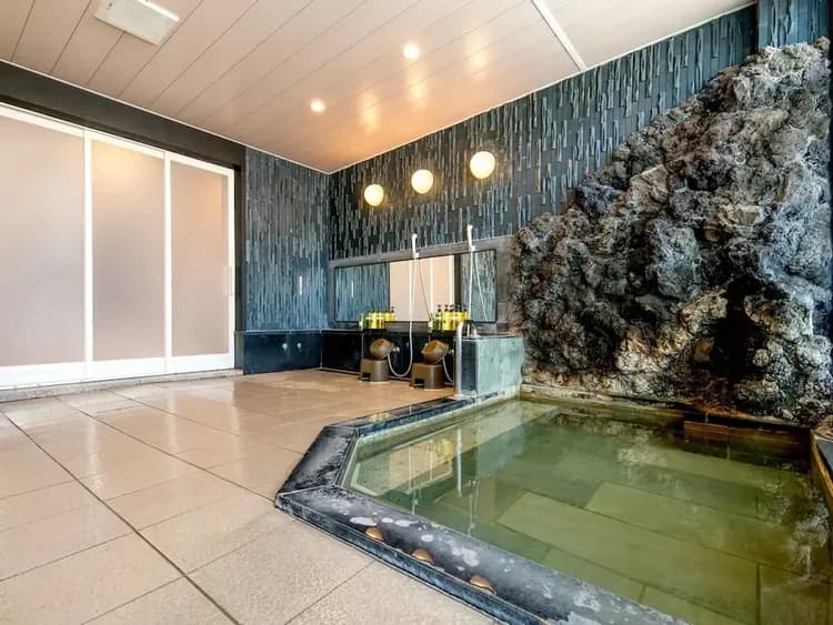 Indoor spa tub