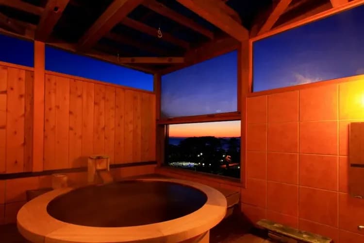 Deep soaking bathtub