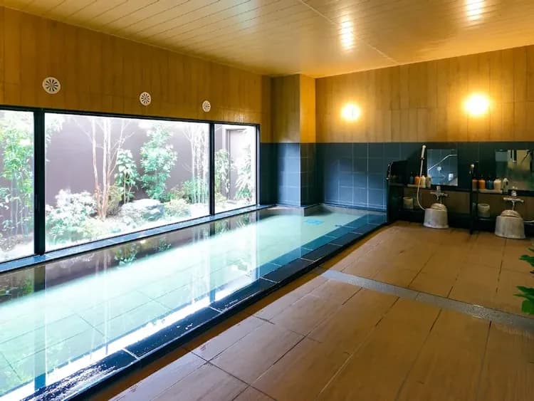 Indoor spa tub