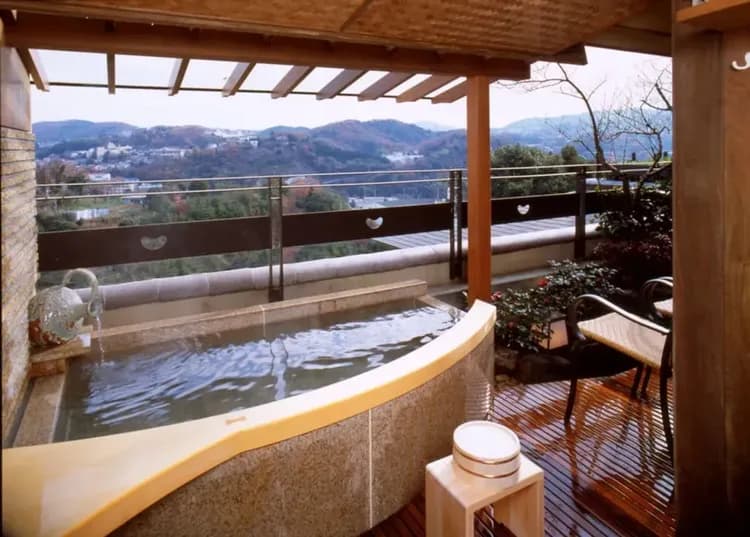 Deep soaking bathtub