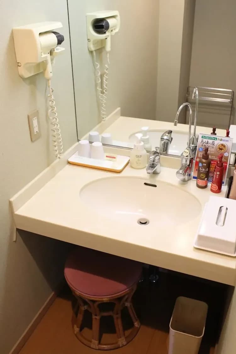 Bathroom sink