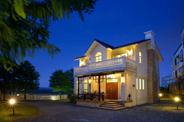 蝶舞境安 溜滑梯親子民宿 | 外觀夜景