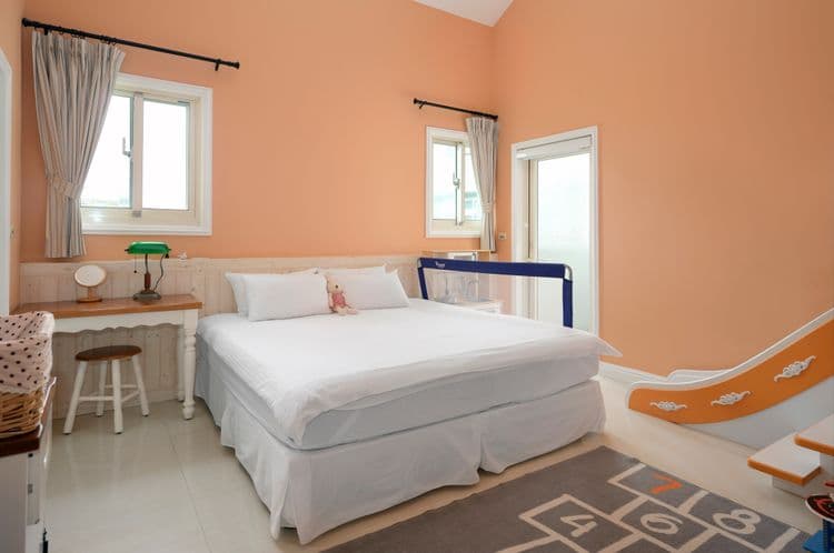 橙色雙人房 | 房間全景