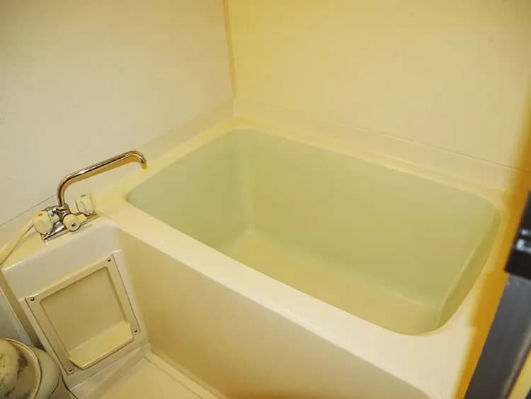 Deep soaking bathtub