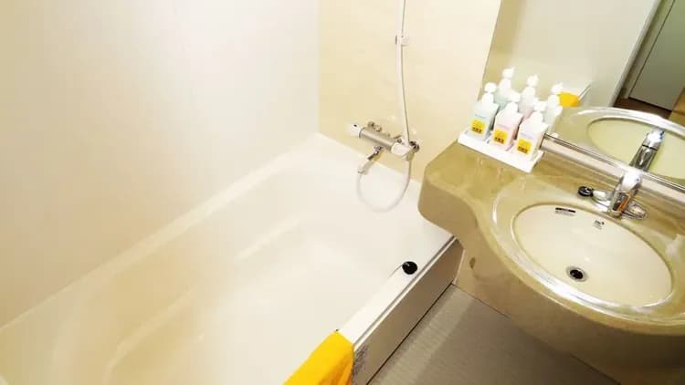 Deep soaking bathtub