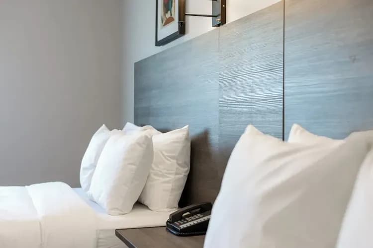 Deep soaking bathtub