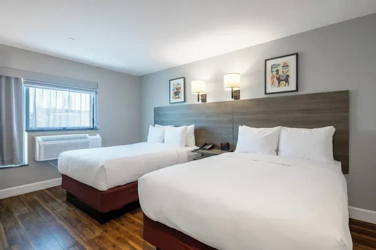 Deep soaking bathtub