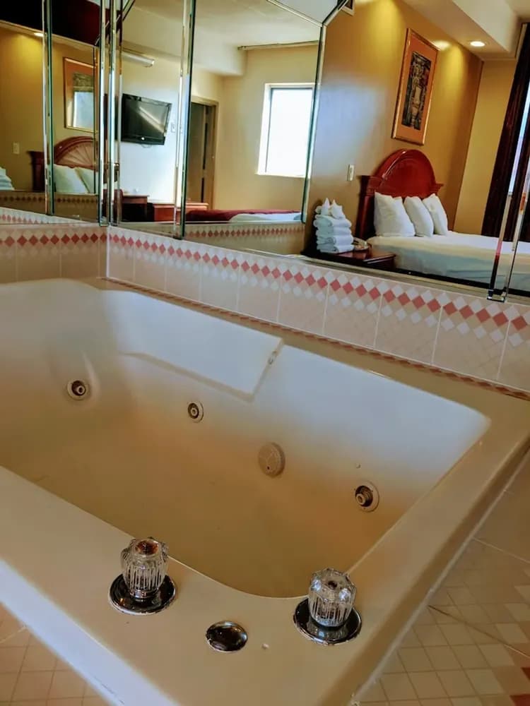 Private spa tub