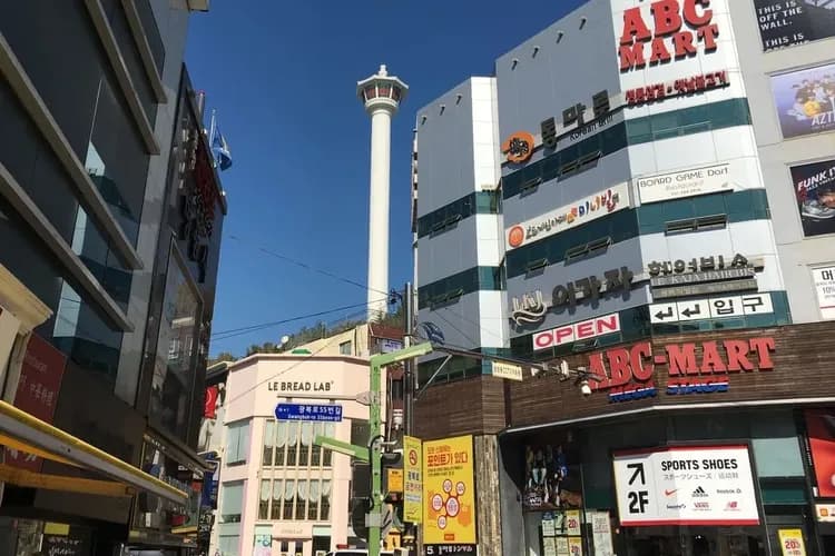 【冬遊釜慶】人氣滑雪體驗、海雲台列車、史努比咖啡廳、SPACEWALK、佛國寺、六星級汗蒸幕、一站購物彩妝、五日、高雄-6