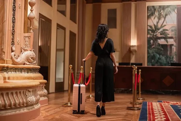 Check-in/check-out kiosk