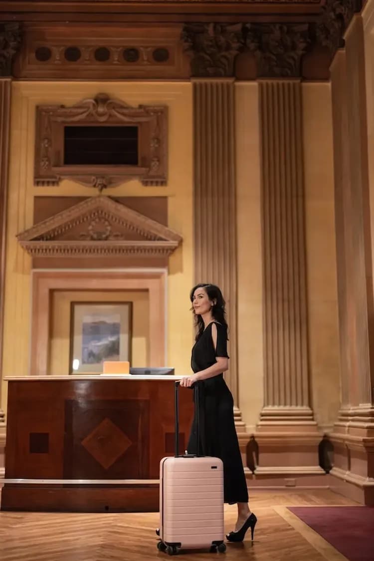 Check-in/check-out kiosk