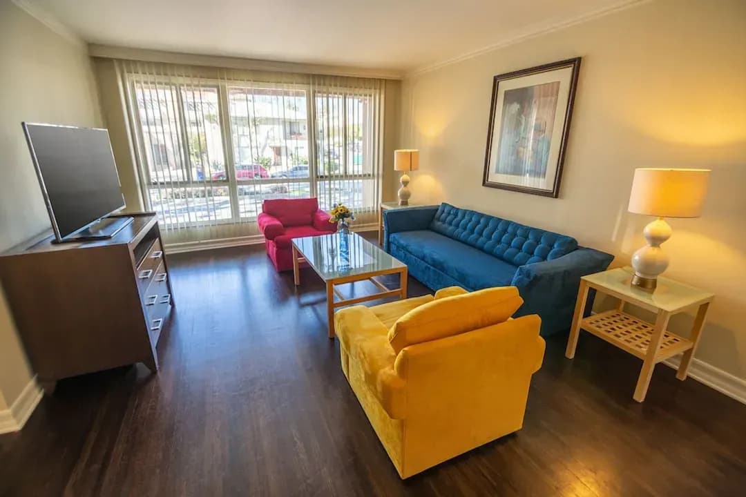 Los Angeles County-Cal Mar Hotel Suites