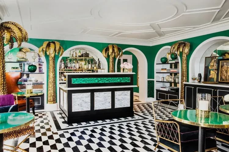 Lobby lounge