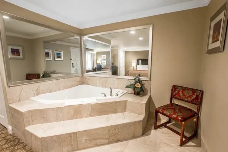 Deep soaking bathtub