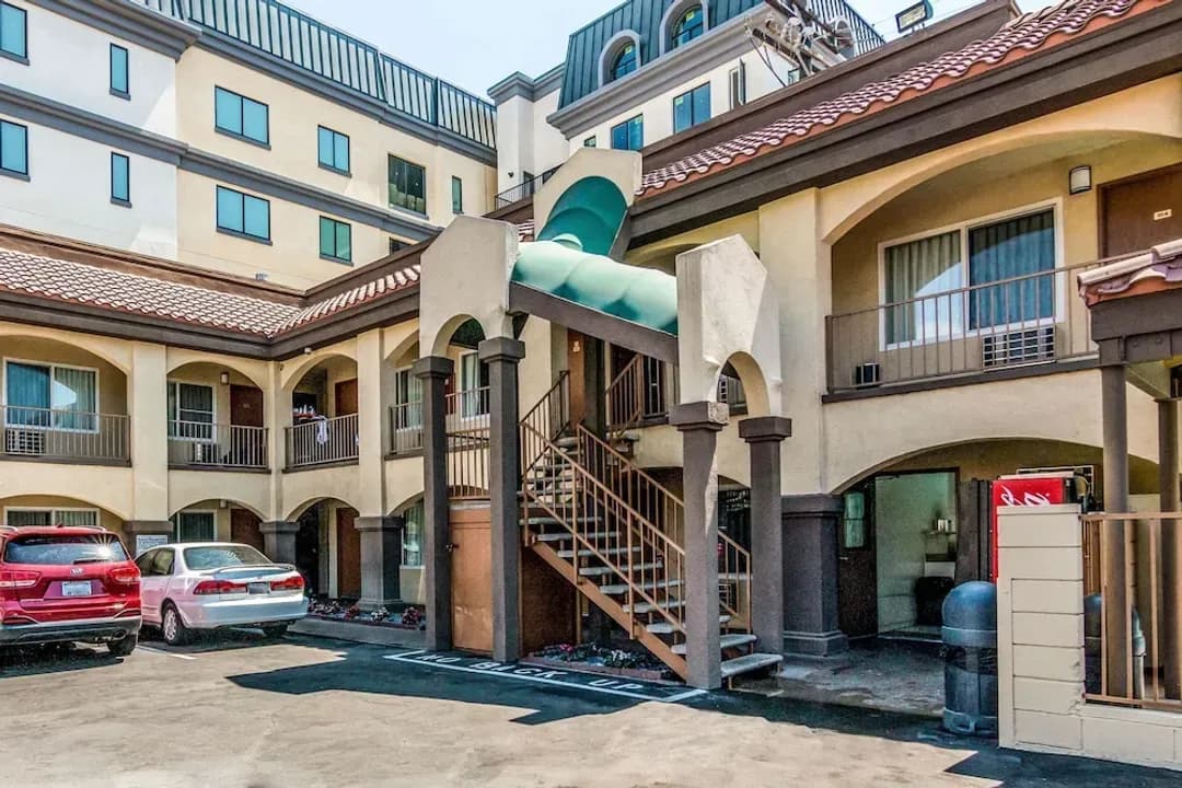 Los Angeles County-Rodeway Inn Regalodge