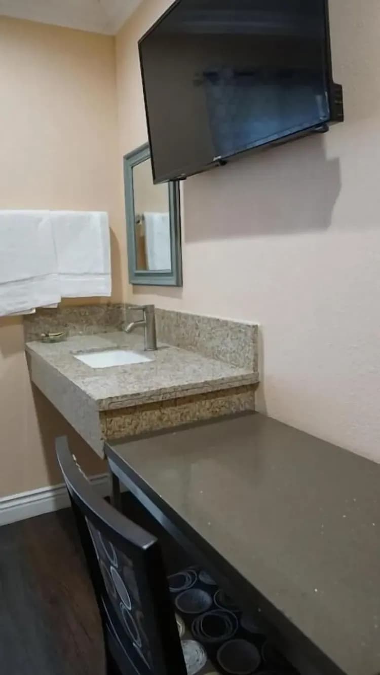 Holly Crest Hotel - Los Angeles, LAX Airport-15