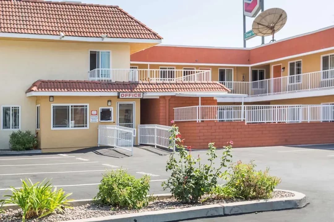 Los Angeles County-Super 8 by Wyndham Azusa