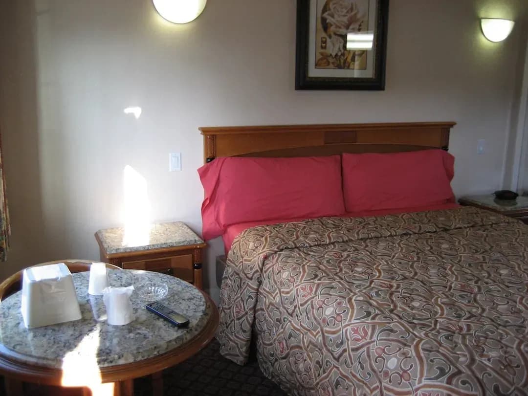 Los Angeles County-Walls Motel Long Beach