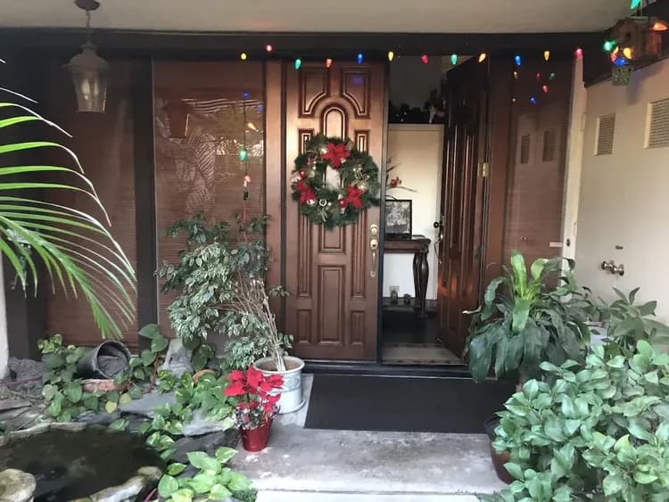 Check-in/check-out kiosk