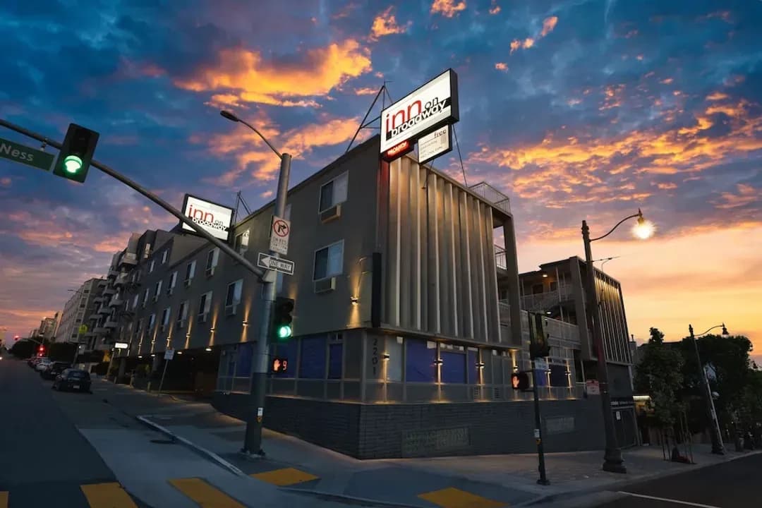 샌프란시스코의 도시와 카운티-인 온 브로드웨이